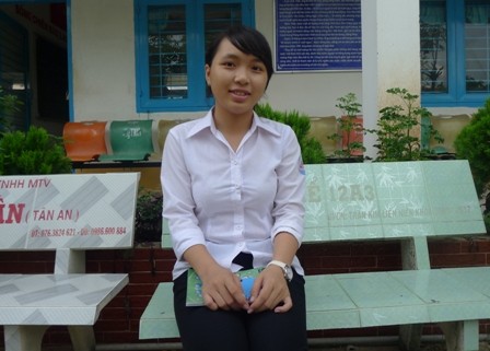  Hiện tại Cẩm Thùy đang tập trung ôn luyện tại trường để chuẩn bị cho kỳ tuyển sinh ĐH sắp tới.
