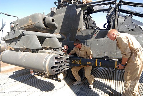 Tên lửa chống tăng tự dẫn AGM-114 Hellfire trong biên chế quân đội Mỹ.