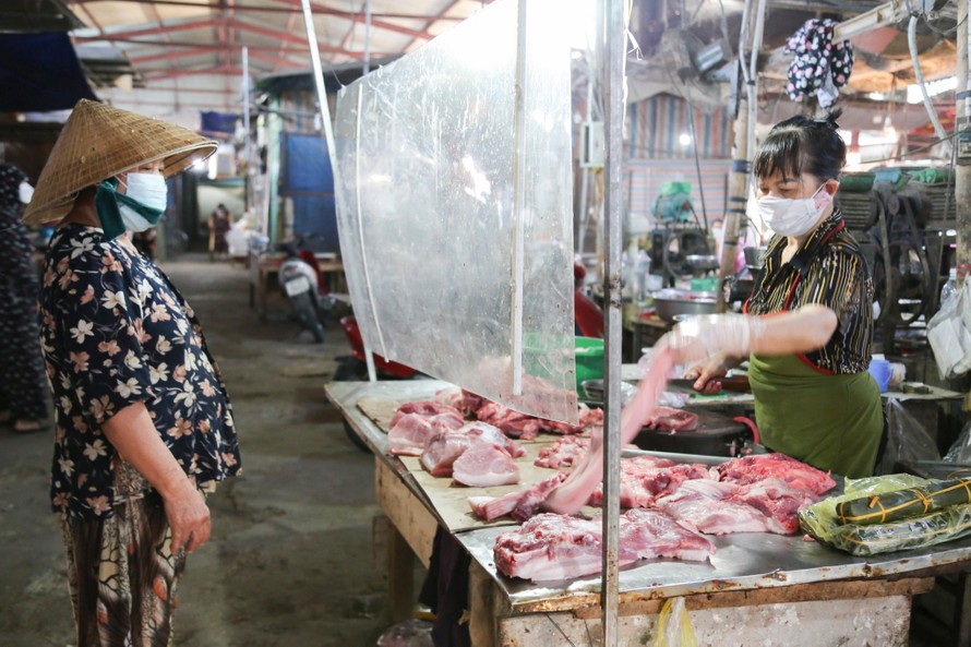 Chợ dân sinh ở Vinh khác lạ trước ngày mở cửa trở lại
