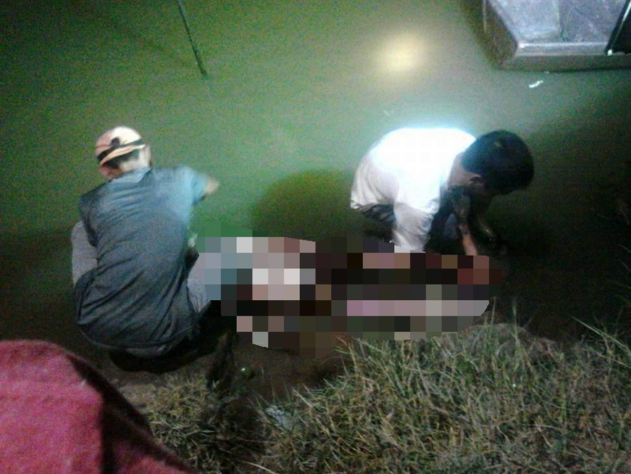 Hơn 9 tiếng thắp đèn tìm kiếm bé trai bị đuối nước ở Nghệ An