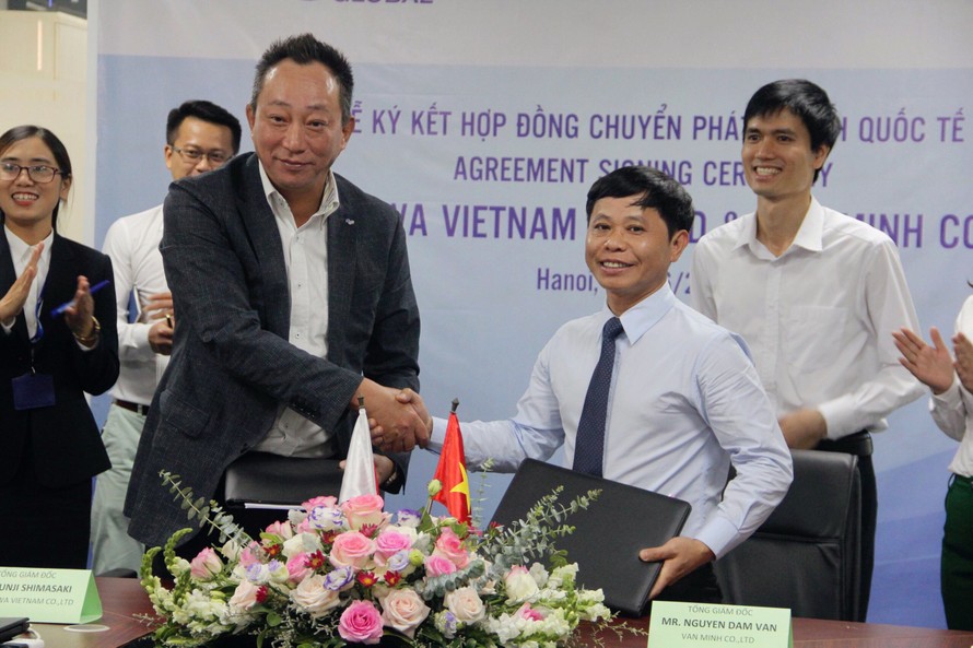 Ngày 18/6/2020, ông Nguyễn Đàm Văn - Tổng Giám đốc Công ty TNHH Văn Minh ký kết hợp tác với ông Junji Shimmasaki - Tổng giám đốc Công ty Sagawa của Nhật Bản.