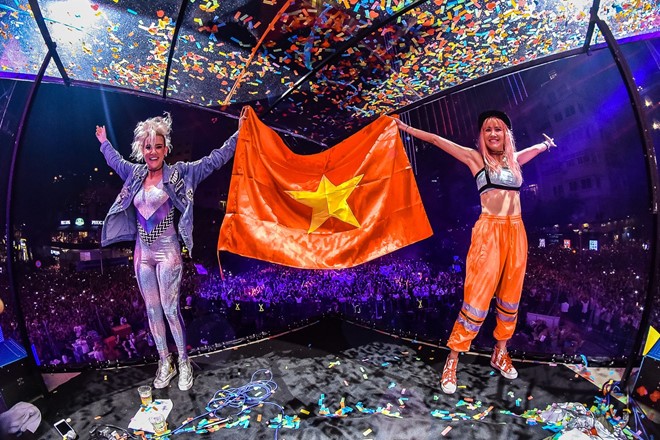 Chị em song sinh Nervo khuấy đảo phố đi bộ Nguyễn Huệ tháng 5/2018 tại Ravolution Music Festival
