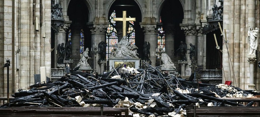 Gây dung lại nhà thờ Đức Bà Paris từ đống đổ nát