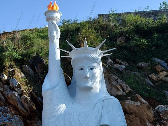 Bức tượng nữ thần tự do tại khu du lịch tại Sa Pa