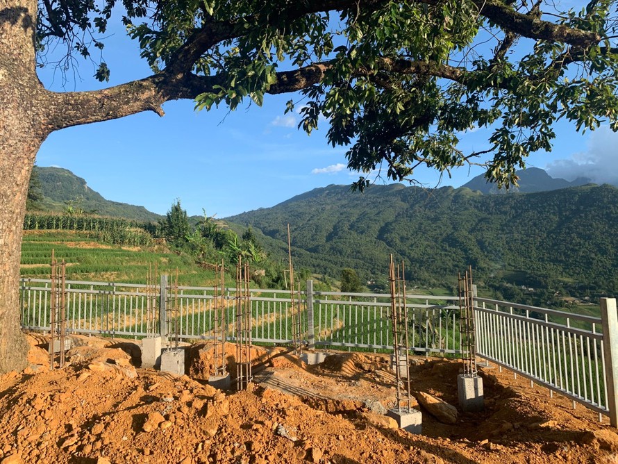 Tỉnh Lào Cai yêu cầu dừng thi công công trình bê tông tại điểm check-in nổi tiếng. Ảnh: Xá Xuy