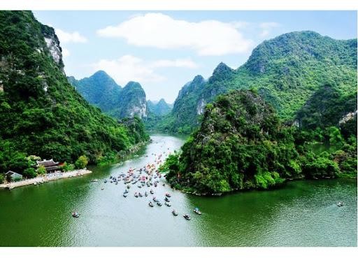 Triển lãm ‘Di sản văn hóa, danh thắng Việt Nam và Sản phẩm thủ công truyền thống’ diễn ra tại Ninh Bình