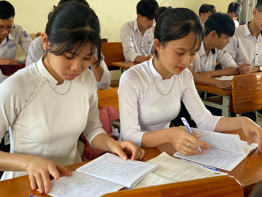 Học sinh trường THPT Hồ Nghinh trong một giờ học. 