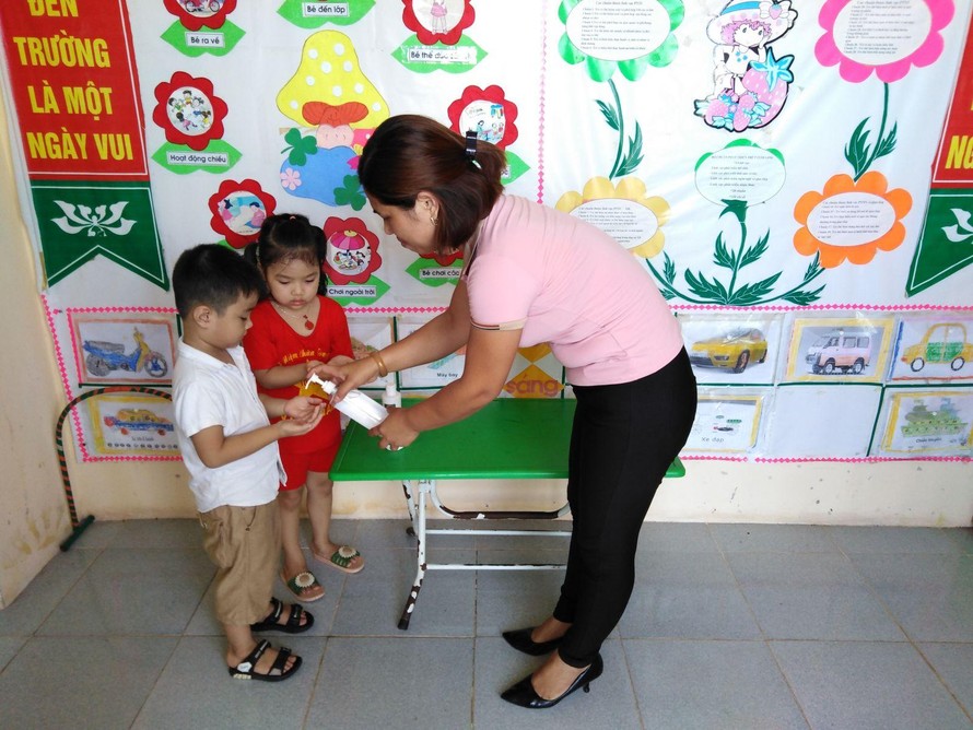 Ở các địa phương, trẻ mầm non được cho nghỉ học sớm nhất để phòng dịch.
