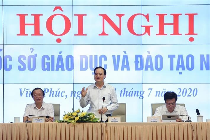 Bộ trưởng Phùng Xuân Nhạ: Không lạm dụng giấy khen vì dễ tác dụng ngược.