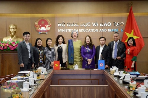 Các đại biểu Việt Nam dự hội nghị 