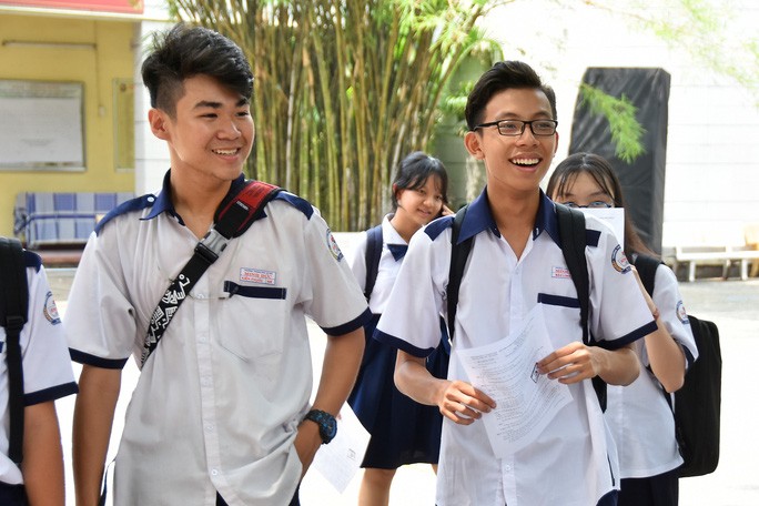 Nhiều phụ huynh hoang mang, tranh cãi vì quy định mới tuyển sinh lớp 10 Hà Nội.