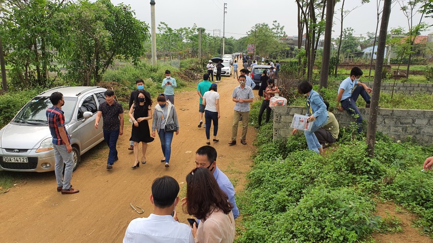 Dân buôn 'thổi giá', đất Thạch Thất tăng từng giờ