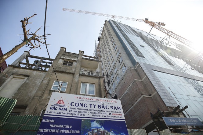 Ba Đình chi hơn 38 tỷ đồng phá dỡ tầng 18 tòa nhà 8B Lê Trực