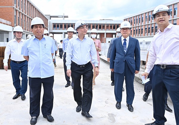 Bộ trưởng 2 Bộ KH&CN, KH&ĐT cùng thăm một số công trình tại Khu CNC Láng Hòa Lạc