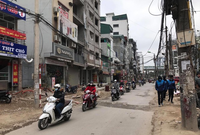 Đường Vũ Trọng Phụng, quận Thanh Xuân thi công ì ạch khiến ô nhiễm tăng cao. 