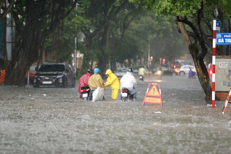 Hà Nội vẫn còn nhiều nơi "phố thành sông" khi mùa mưa sắp đến