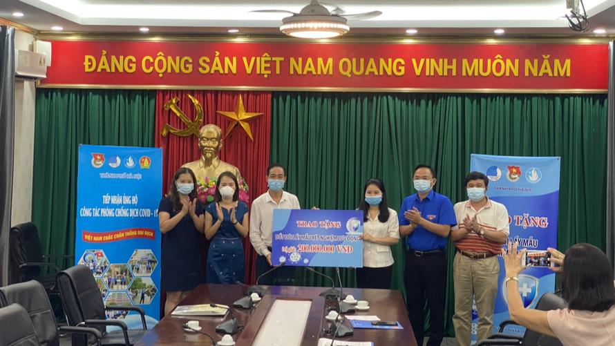 Thành đoàn Hà Nội tiếp nhận bốt lấy mẫu xét nghiệm lưu động hỗ trợ phòng, chống COVID-19