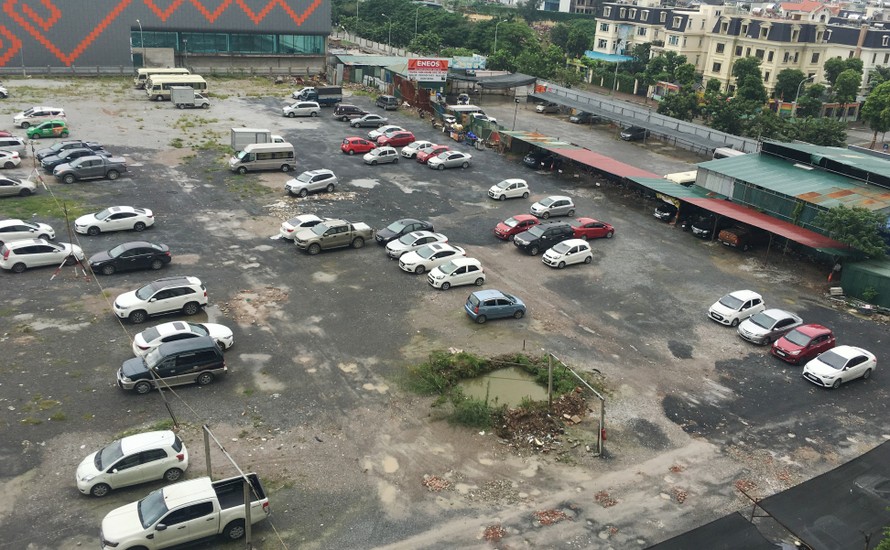 Dân náo loạn vì bãi đỗ xe lớn nhất Linh Đàm bị đóng cửa 