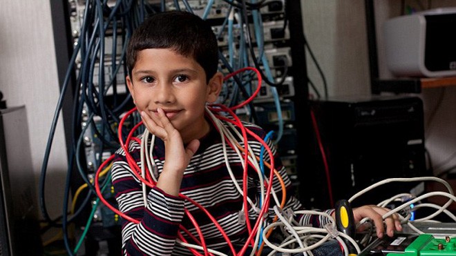 Bé trai 5 tuổi làm chuyên gia máy tính của Microsoft