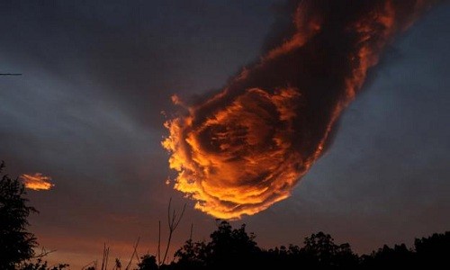 Đám mây hình cầu lửa trên bầu trời Thổ Nhĩ Kỳ. Ảnh: Rogerio Pacheco.