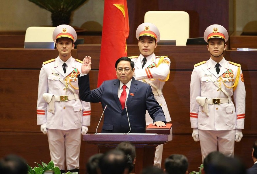 Tân Thủ tướng Phạm Minh Chính thực hiện nghi thức tuyên thệ (ảnh Nhật Minh)