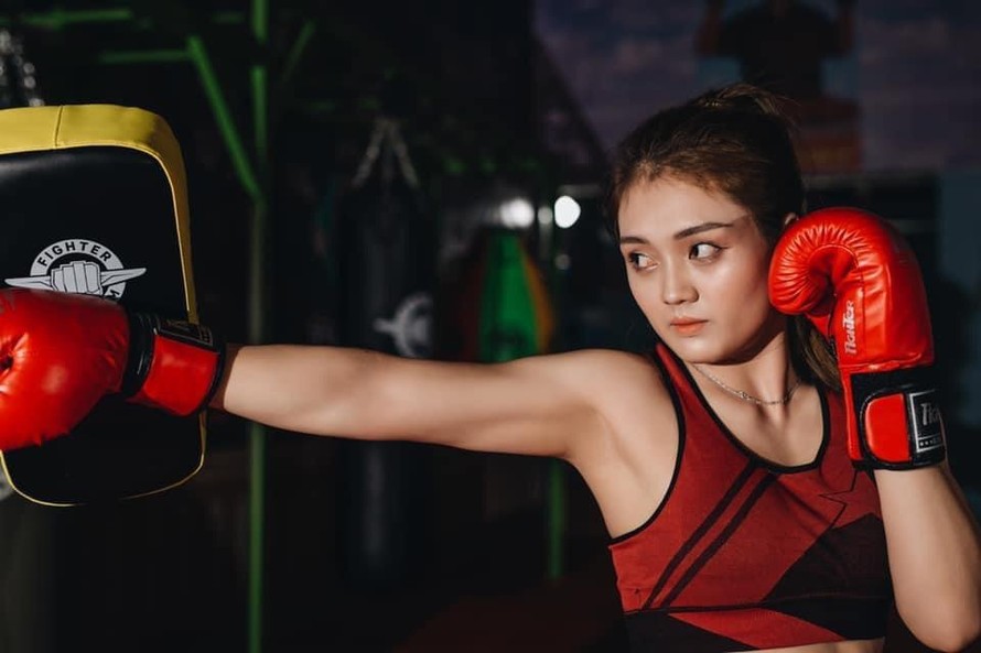 Nữ vận động viên kickboxing đẹp như hotgirl và câu chuyện đến với võ thuật
