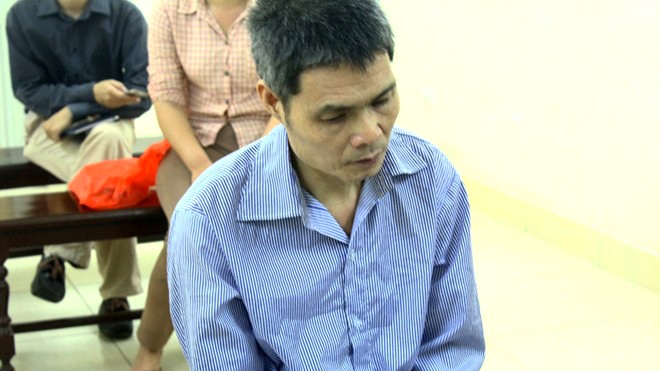 Bị cáo Trần Việt Dũng lĩnh án 3 năm tù tội Giao cấu trẻ em. Ảnh: Đỗ Mến