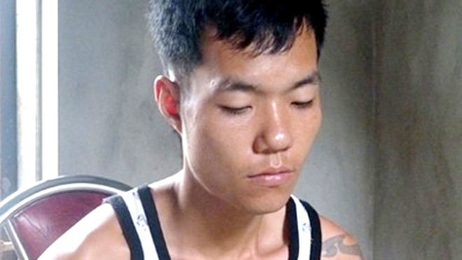 Thanh niên xăm trổ khai bị ngáo đá. Ảnh: Việt Đức