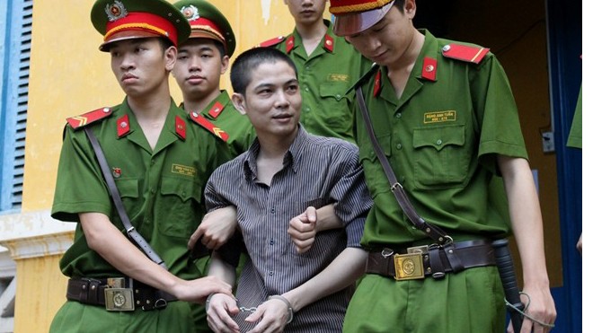 Hung thủ nở nụ cười khi bị tuyên y án tử hình