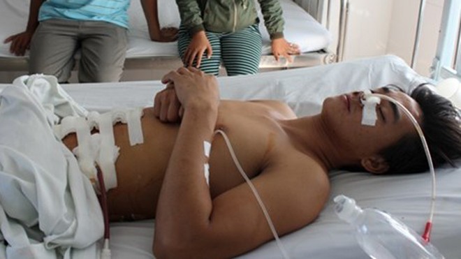 Tô Trung sau khi phẫu thuật, đang được theo dõi điều trị tại bệnh viện tỉnh Ninh Thuận. Ảnh: Báo Pháp luật TPHCM