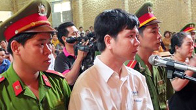 Nguyễn Minh Tiên tại phiên toà sáng 19/8 đang nghe tuyên án 