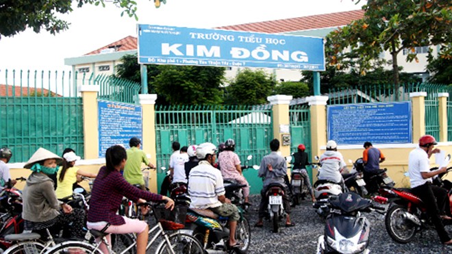 Trường tiểu học Kim Đồng bị người đàn bà lạ dụ dỗ hai học sinh chở đi. Ảnh: An Nhơn