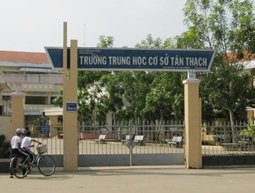 Trường THCS Tân Thạch - nơi diễn ra vụ việc
