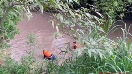Tìm kiếm 2 trẻ đuối nước trên sông Buông