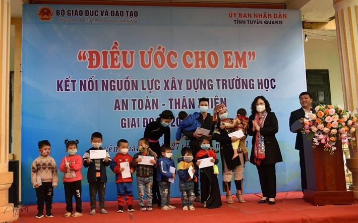 'Điều ước cho em' đến với học sinh, giáo viên tỉnh Tuyên Quang