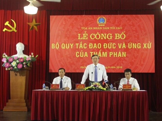 Chánh án Nguyễn Hòa Bình tại lễ công bố.