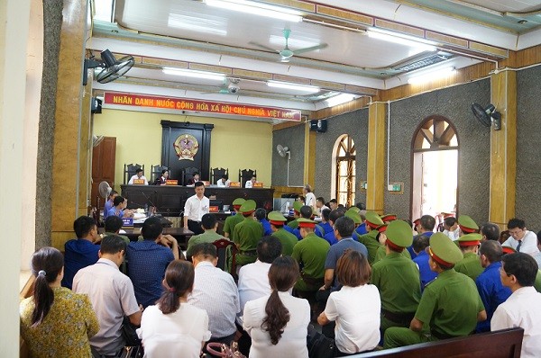 Toàn cảnh phiên tòa.