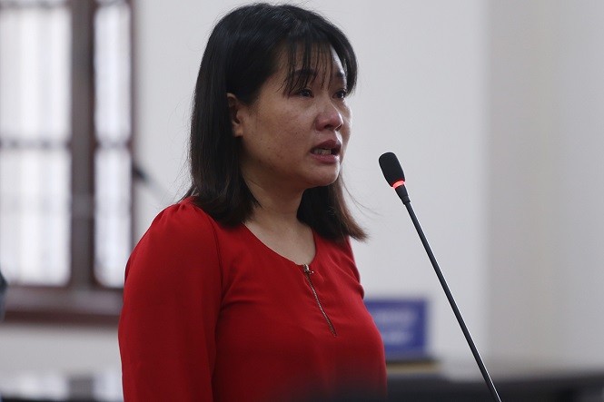 Bị cáo Nguyễn Thị Thu Loan trình bày tại tòa.