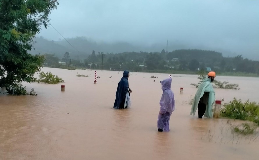 Mưa lớn gây ngập úng cục bộ tại tỉnh Kon Tum. 