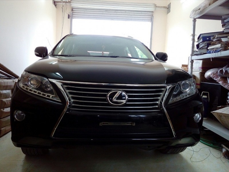 Một chiếc xe Lexus tang vật không rõ nguồn gốc bị Đội Kiểm soát Hải quan Nghệ An bắt giữ