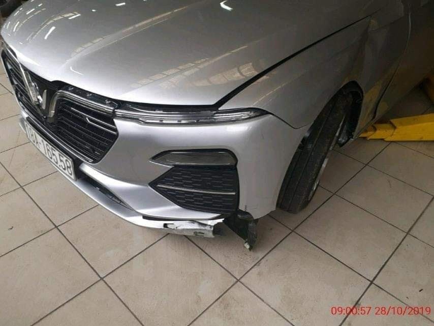 Hình ảnh chiếc xe VinFast Lux 2.0 bị tai nạn 