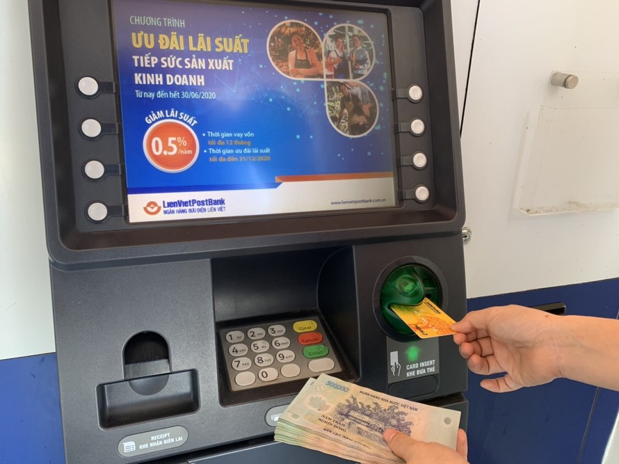 BHXH Việt Nam hỗ trợ người hưởng chi phí mở tài khoản cá nhân lần đầu và chi phí chuyển tiền vào tài khoản cá nhân của người hưởng 