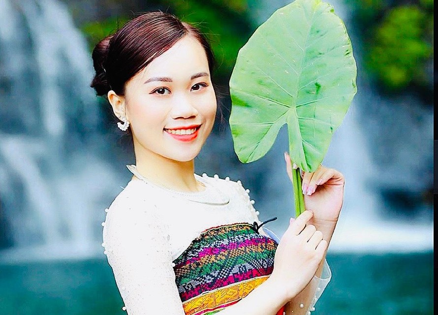 Vẻ đẹp cuốn hút và nét duyên dáng của nữ sinh người Thái