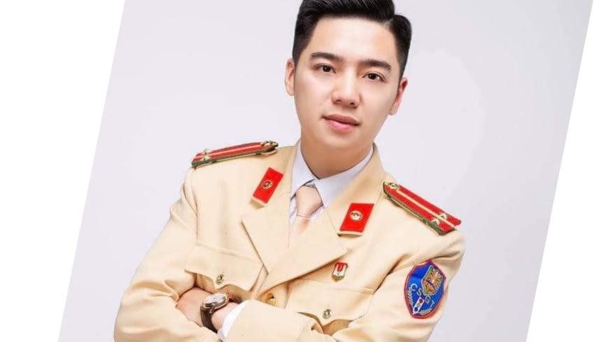 Chiến sĩ Công an mang bữa cơm 6.800đ 'níu chân' trẻ em miền núi đến trường