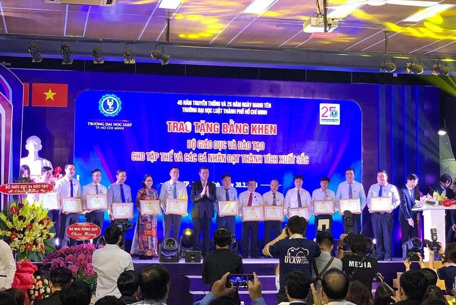 Tiếp tục đẩy mạnh sự tự chủ cho các trường đại học