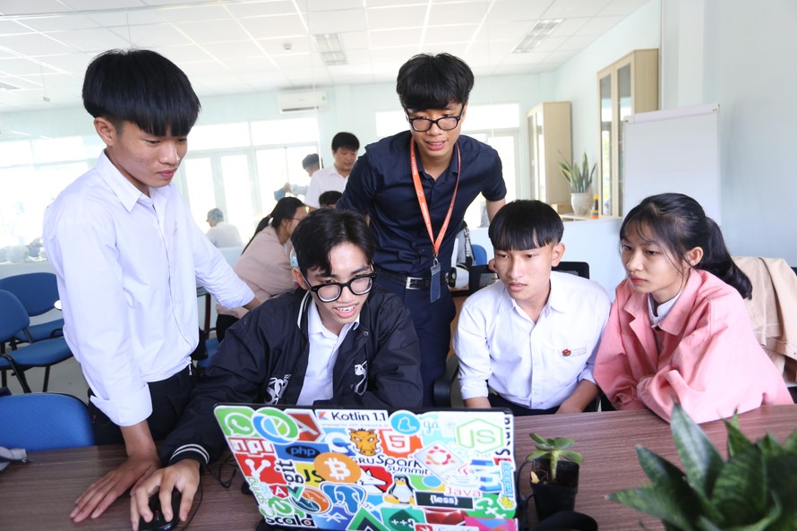 ĐH Thái Bình Dương cho tân sinh viên ứng tiền học bổng vượt khó COVID-19 để mua laptop