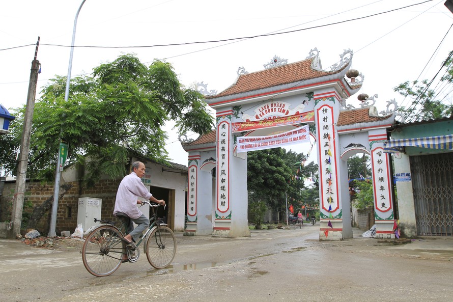 Lối vào thôn Hoành sáng nay, 23/4