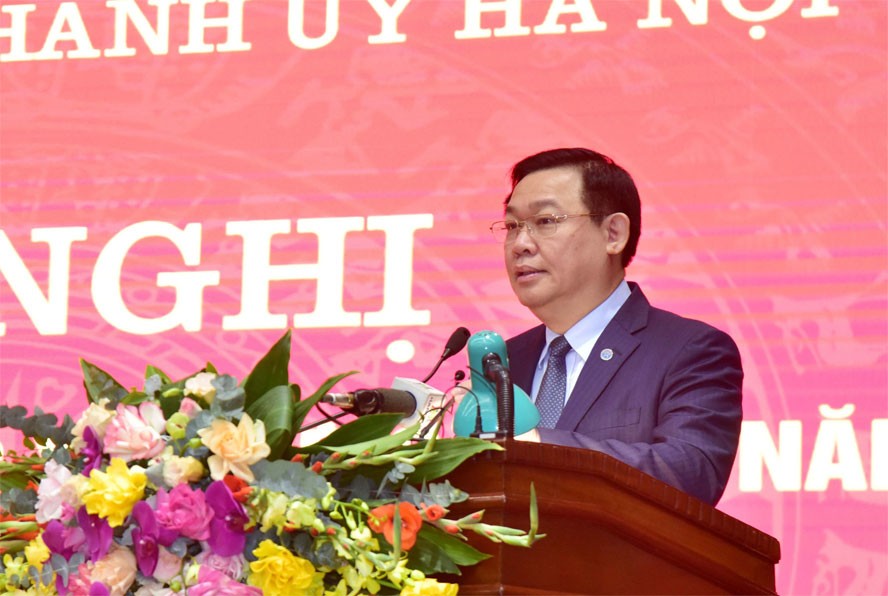 Bí thư Thành uỷ Hà Nội Vương Đình Huệ phát biểu tại hội nghị
