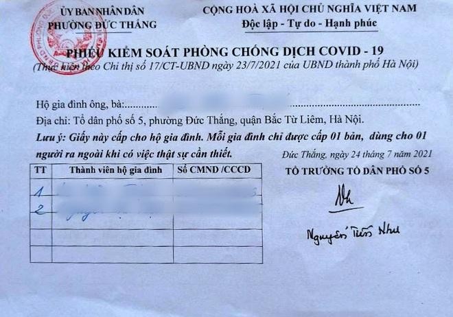 Hà Nội phát 'phiếu ra đường' cho người dân trong thời gian giãn cách xã hội