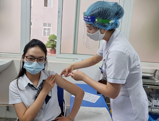 Người đã tiêm đủ liều vắc-xin hoặc đã khỏi bệnh COVID-19 có thể được đi lại không hạn chế. Ảnh minh hoạ.